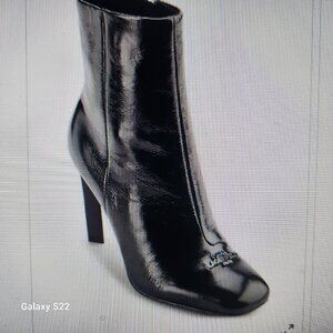 KARL LAGERFELD Women's Vica-Heeled Bootie Ankle Boots. NIB. Size 5.5
